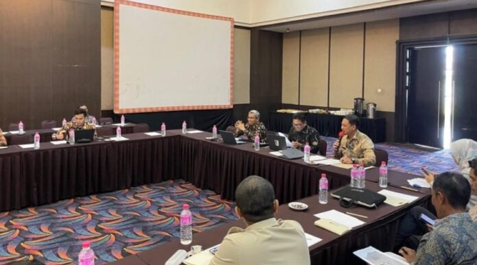 Kadis Perindag Malut saat pemaparan kebutuhan pangan sektor industri.